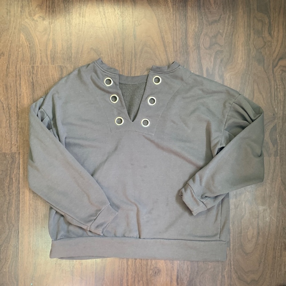 CUTE NEUTRAL TIMING SWEATER